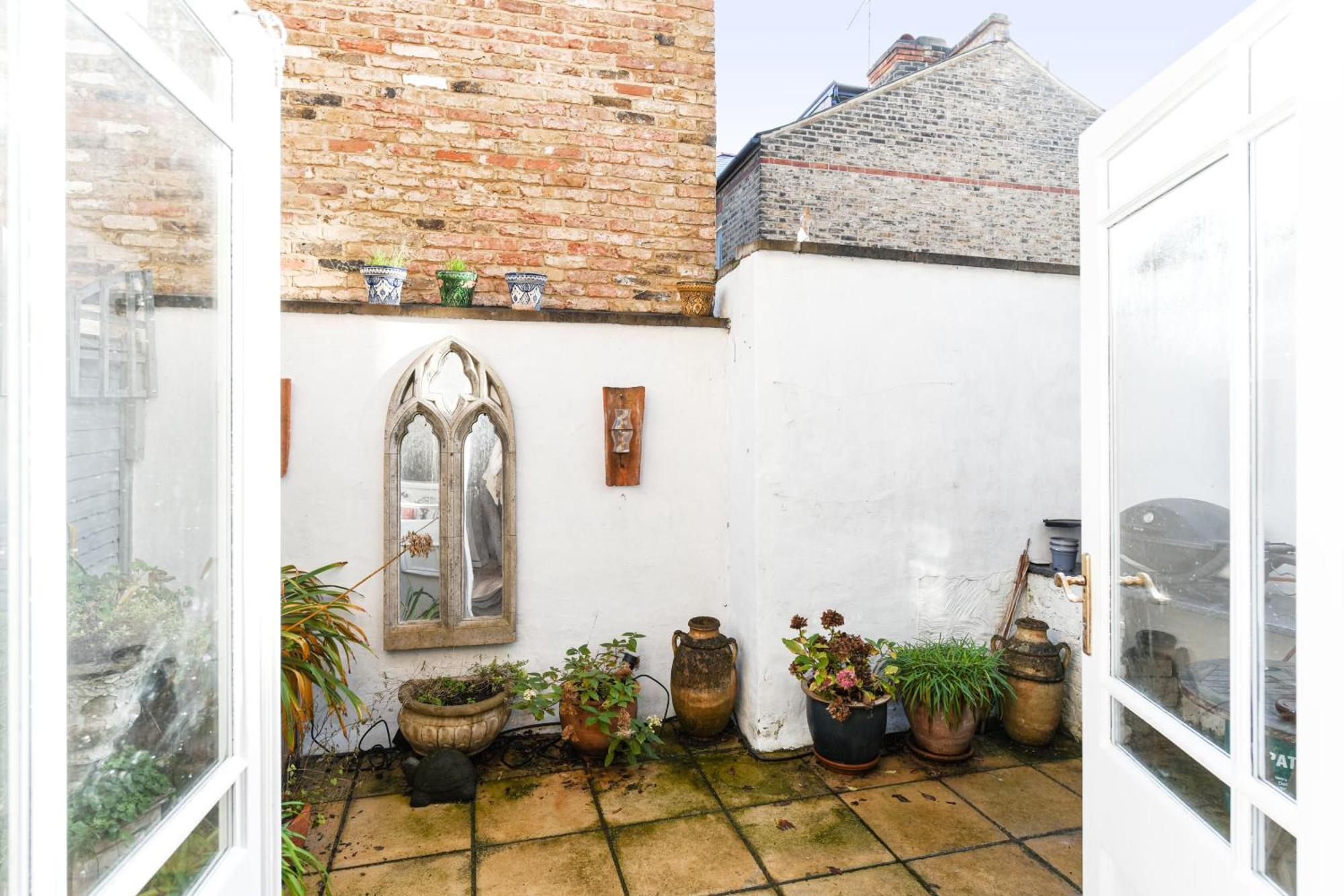Ivy Glendarvon Street Pro-managed Apartment London