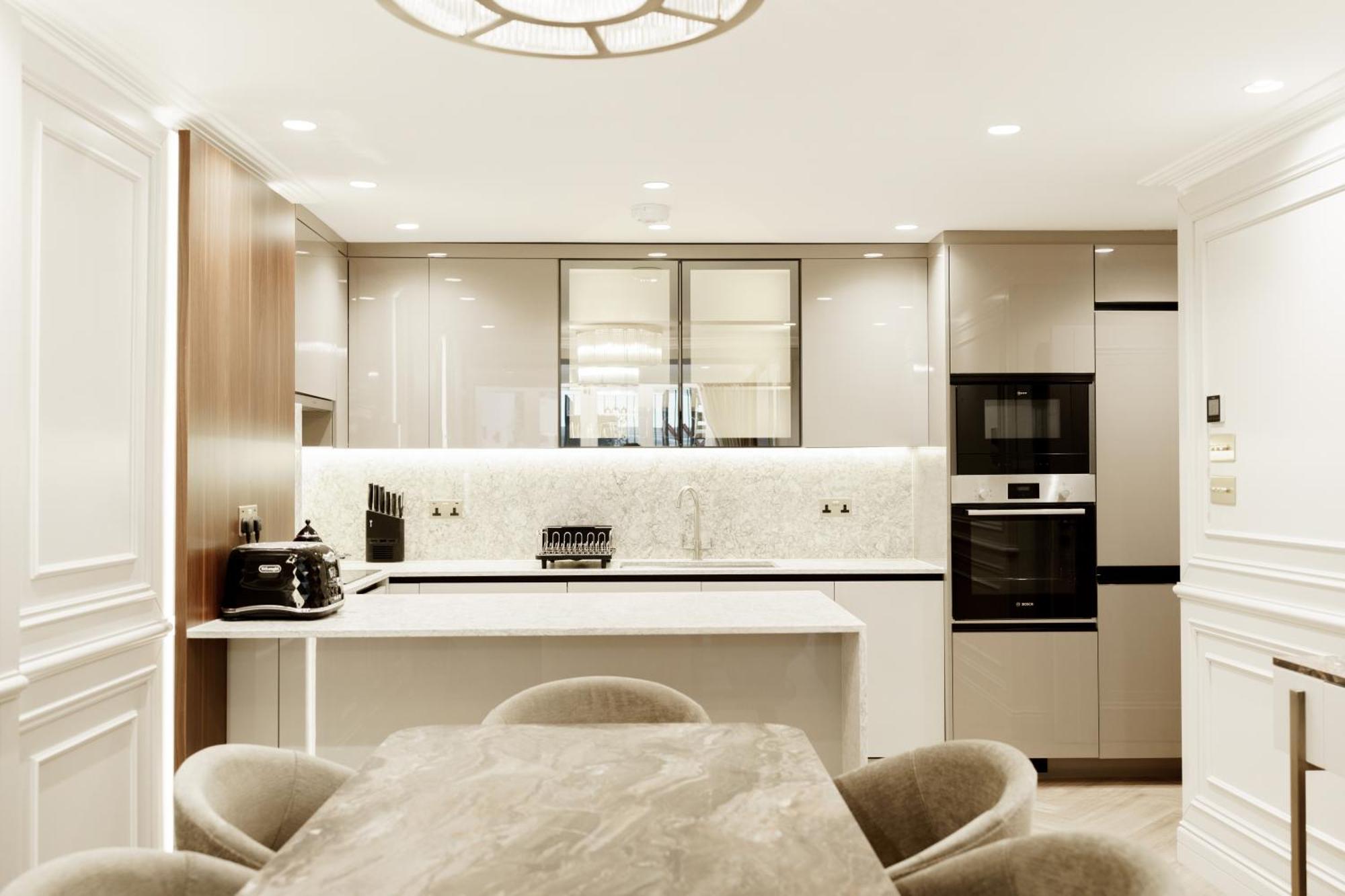 Holland Park Apartment *