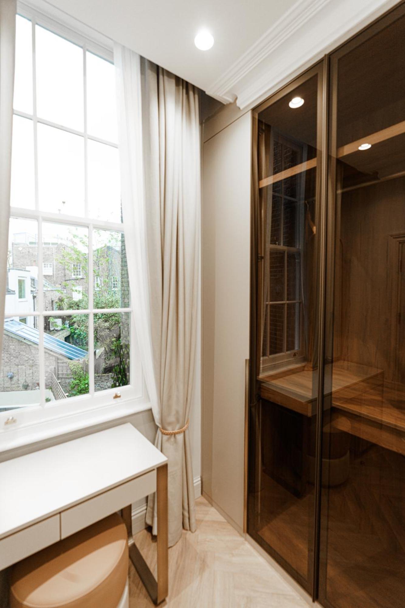 Apartment Holland Park