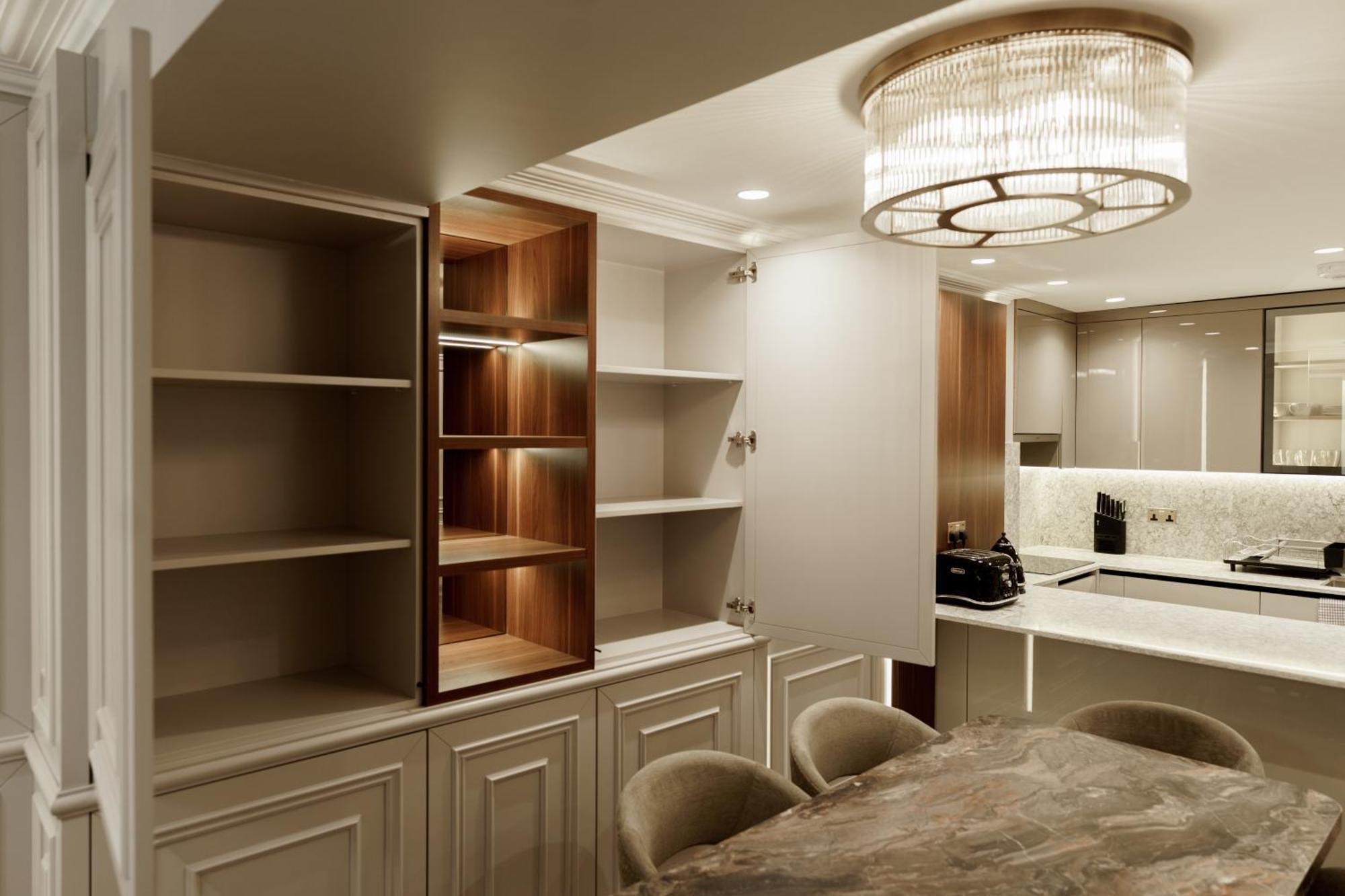 Holland Park Apartment *