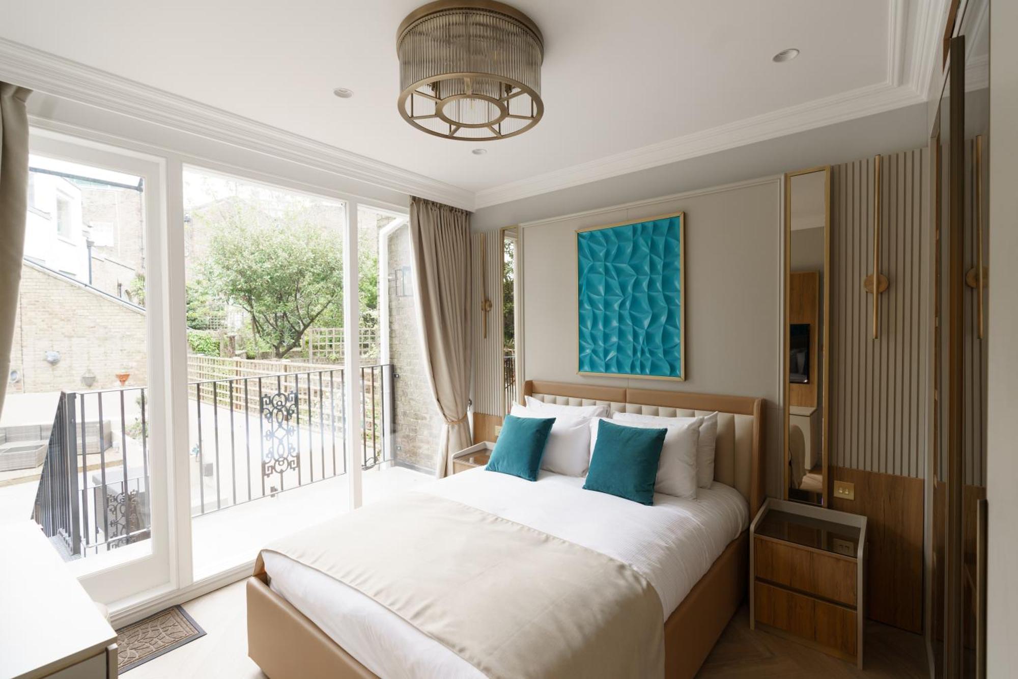 Holland Park Apartment London