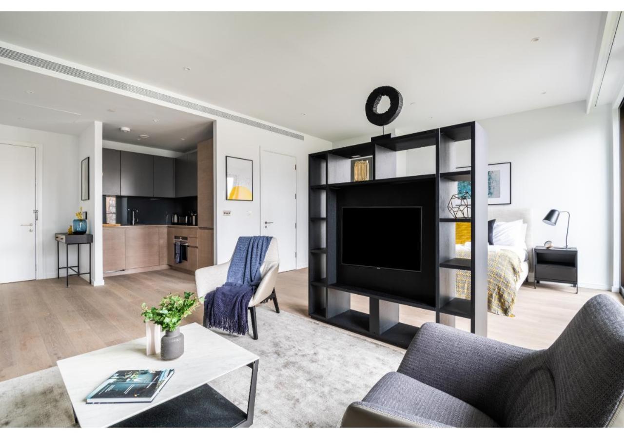 Elegant And Modern In Canary Wharf Right Next To Thames *