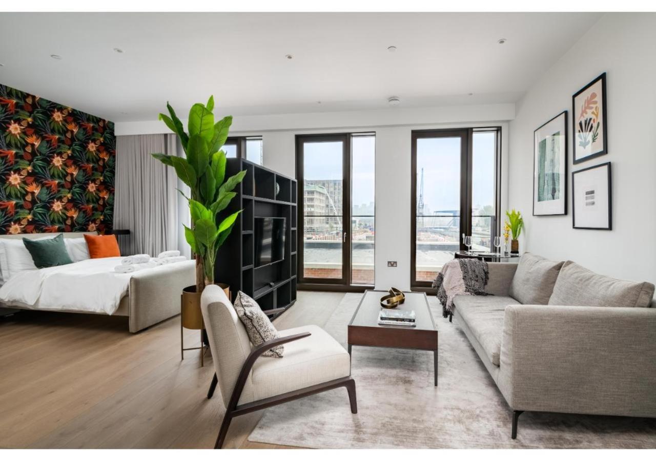 Elegant And Modern In Canary Wharf Right Next To Thames *