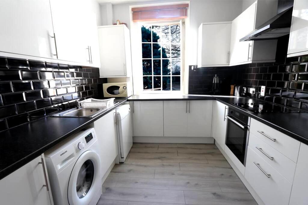 3 Bedroom Prime Angel Location Apartment
