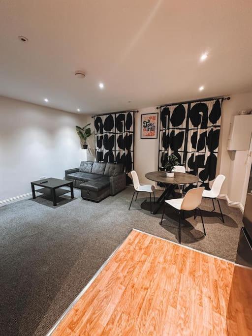 Modern 2 Bedroom Flat In Balham * London