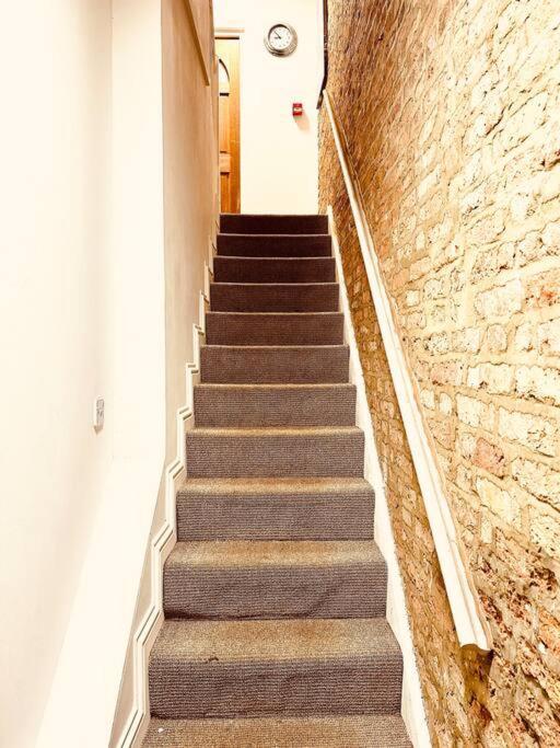 Modern 2 Bedroom Flat In Balham