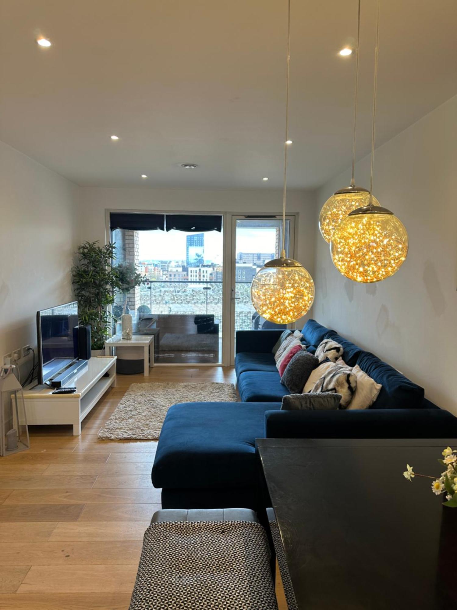 Luxury 3 Bedroom Flat In Stratford, London