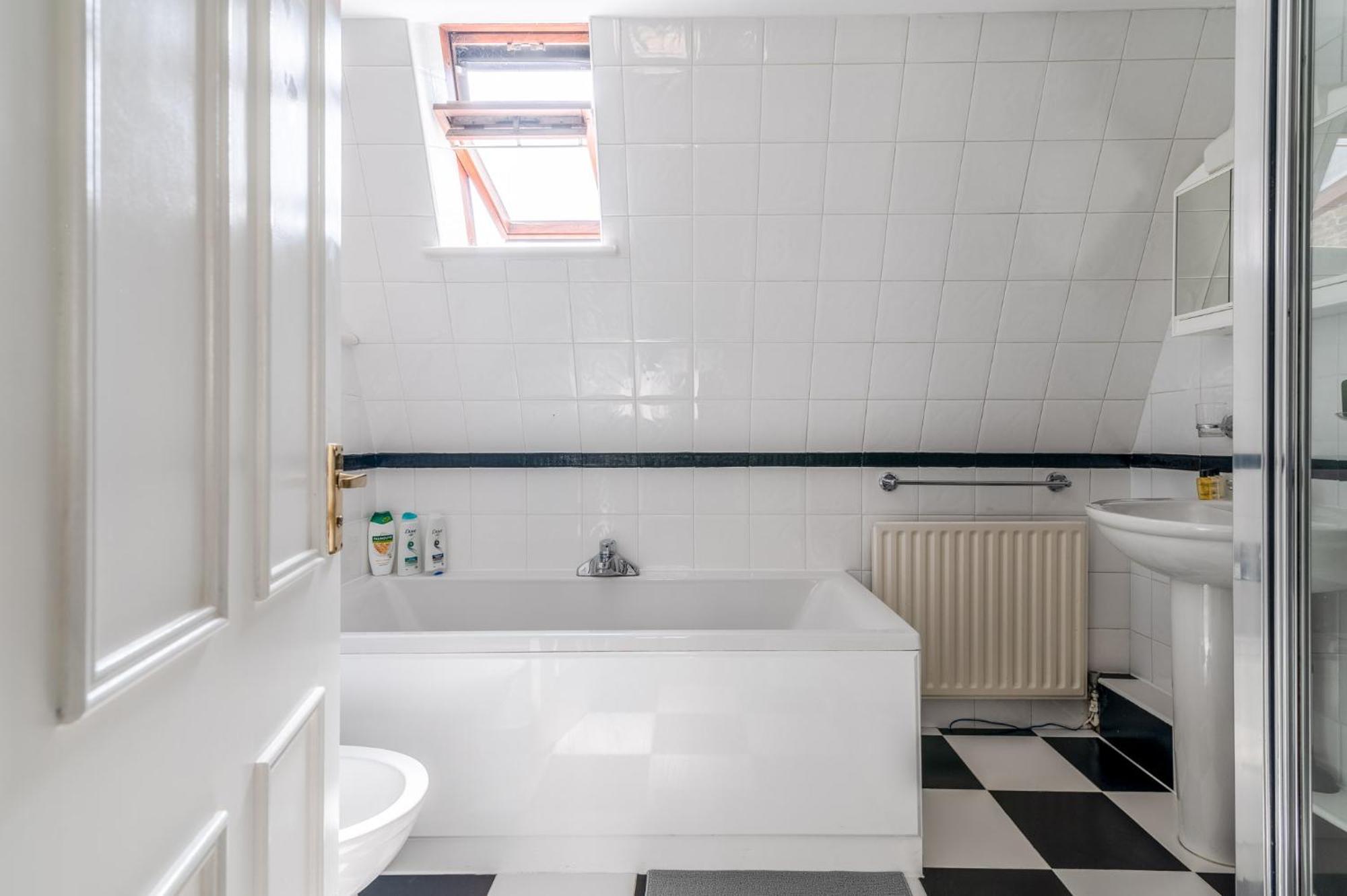 Charming 3-bedroom Townhouse Balcony