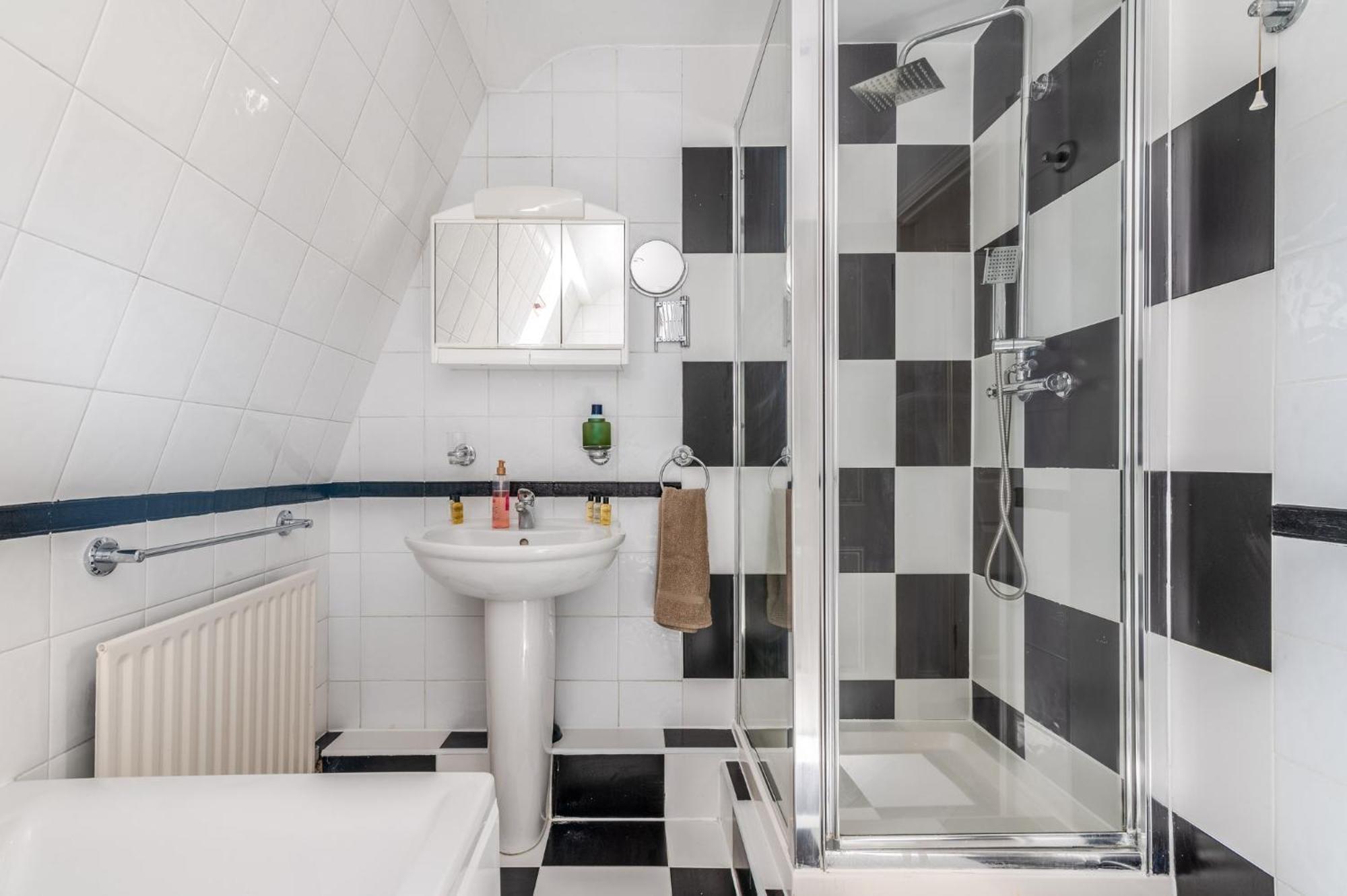 Ferienhaus Charming 3-bedroom Townhouse Balcony London