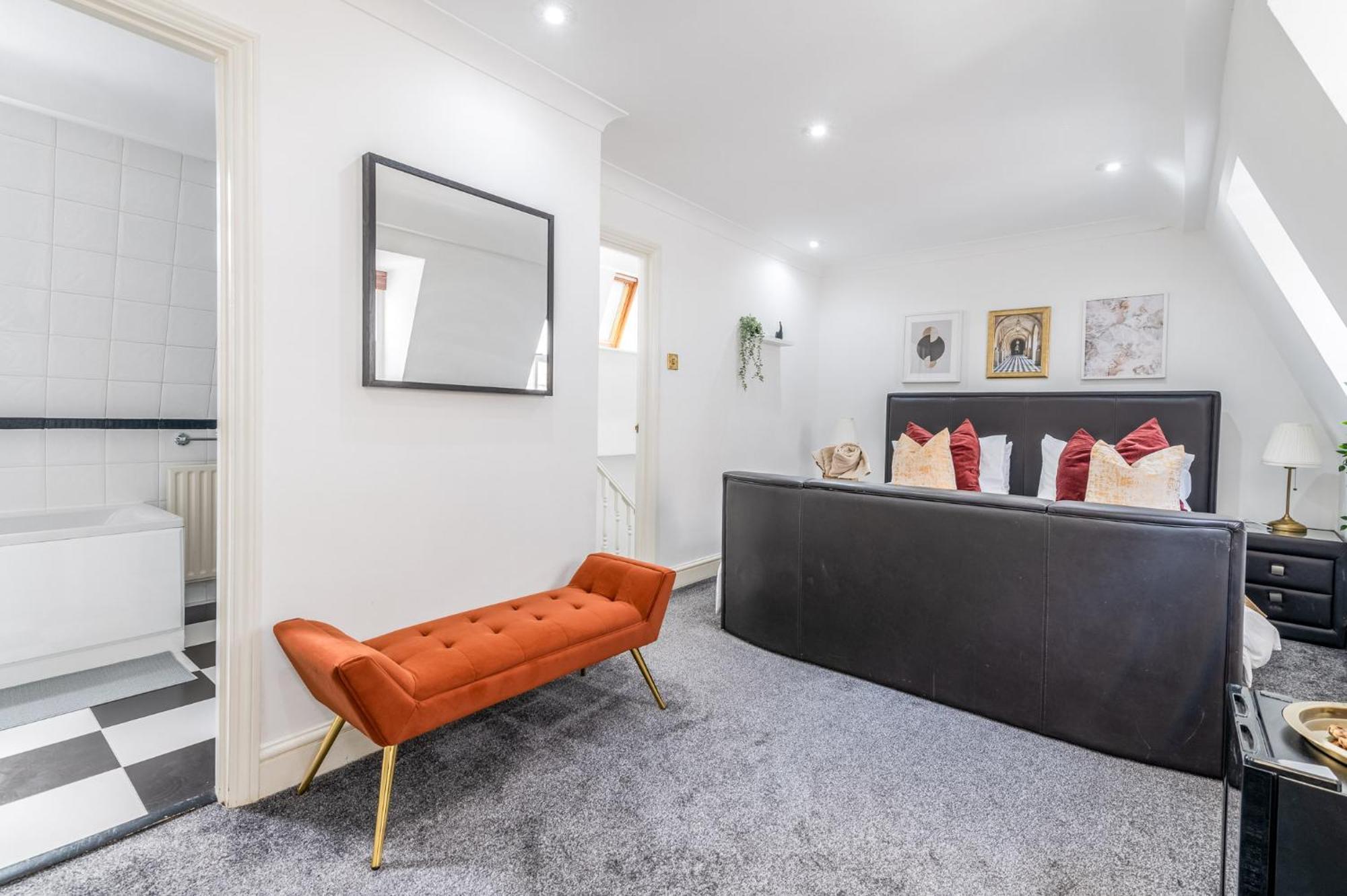 Charming 3-bedroom Townhouse Balcony London