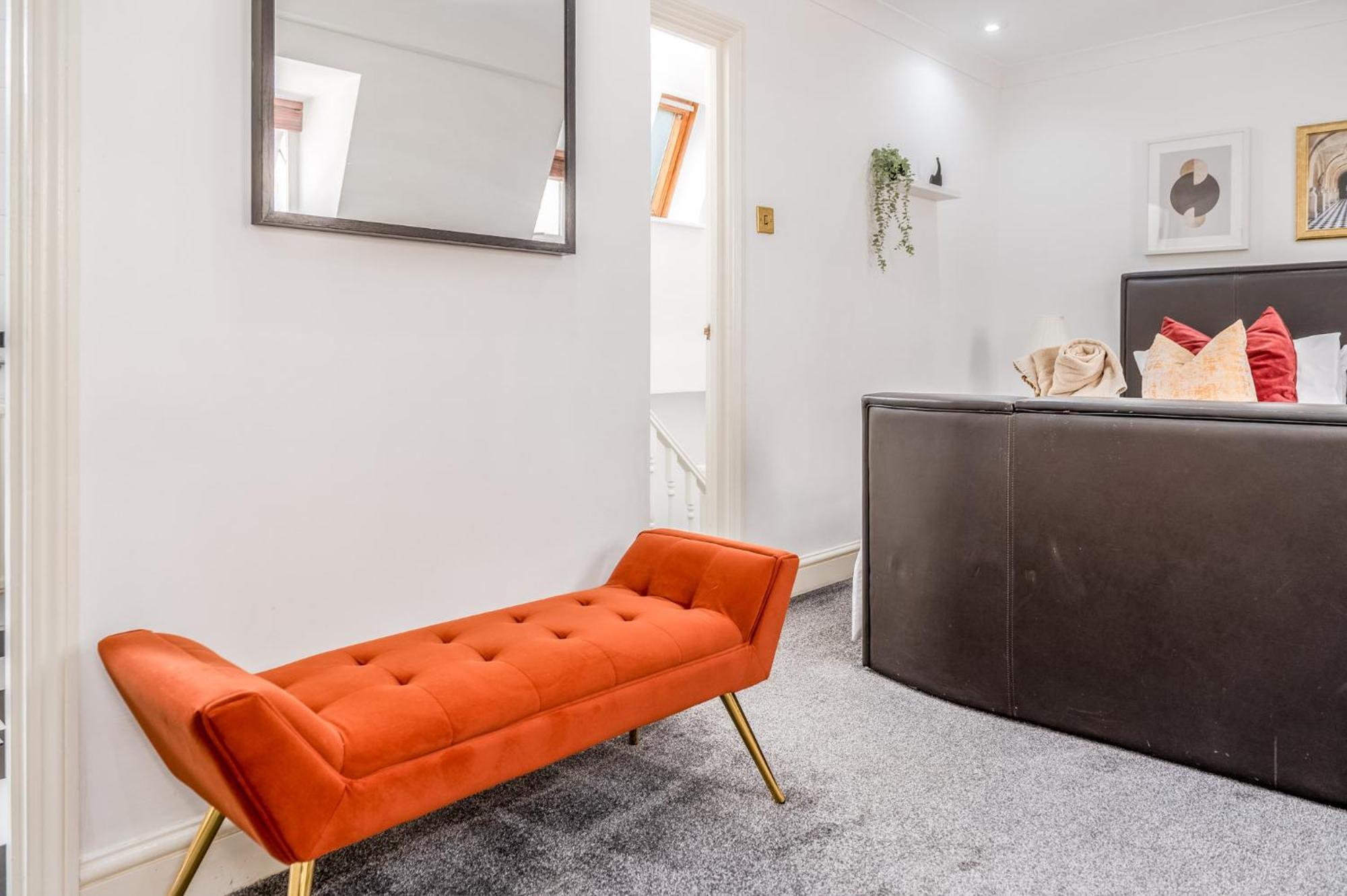 Charming 3-bedroom Townhouse Balcony Ferienhaus