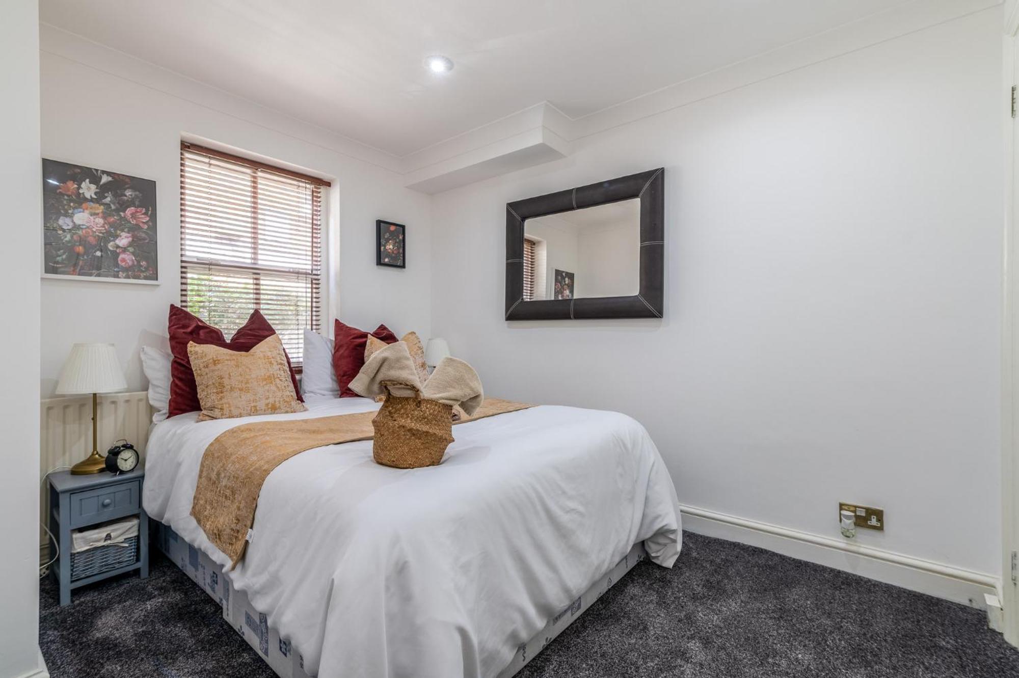 Charming 3-bedroom Townhouse Balcony * London