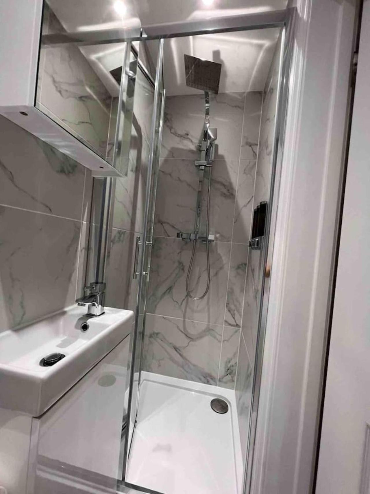 Guest house London- Zone 2 En-suite London