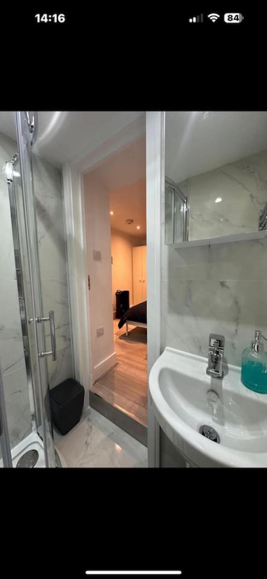 Eye 15 Minutes Away Guest house