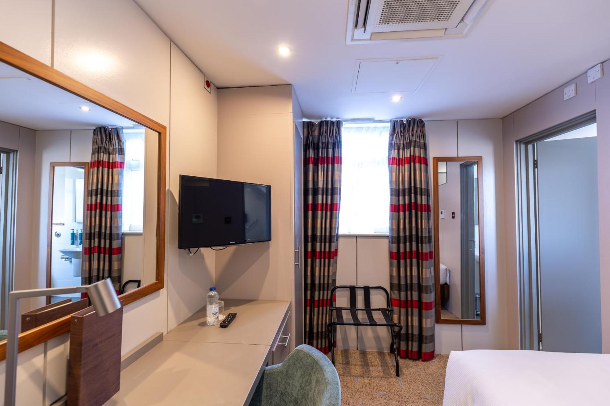 Hotel Doubletree By Hilton - West End 4*