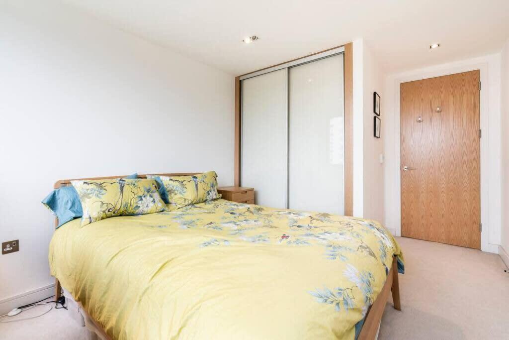 1 Bedroom Penthouse Flat In East Apartment *