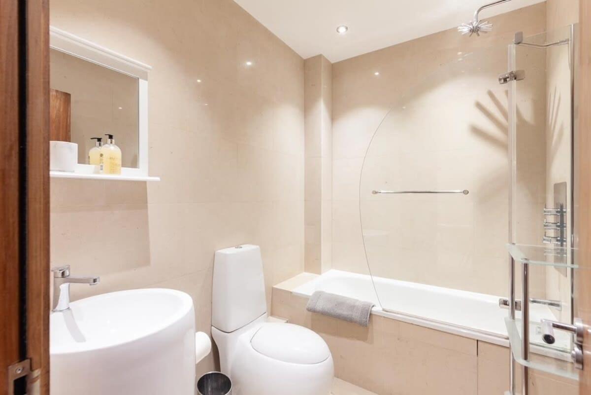Modern And Comfortable Air-conditioned 2br Flat Apartment *