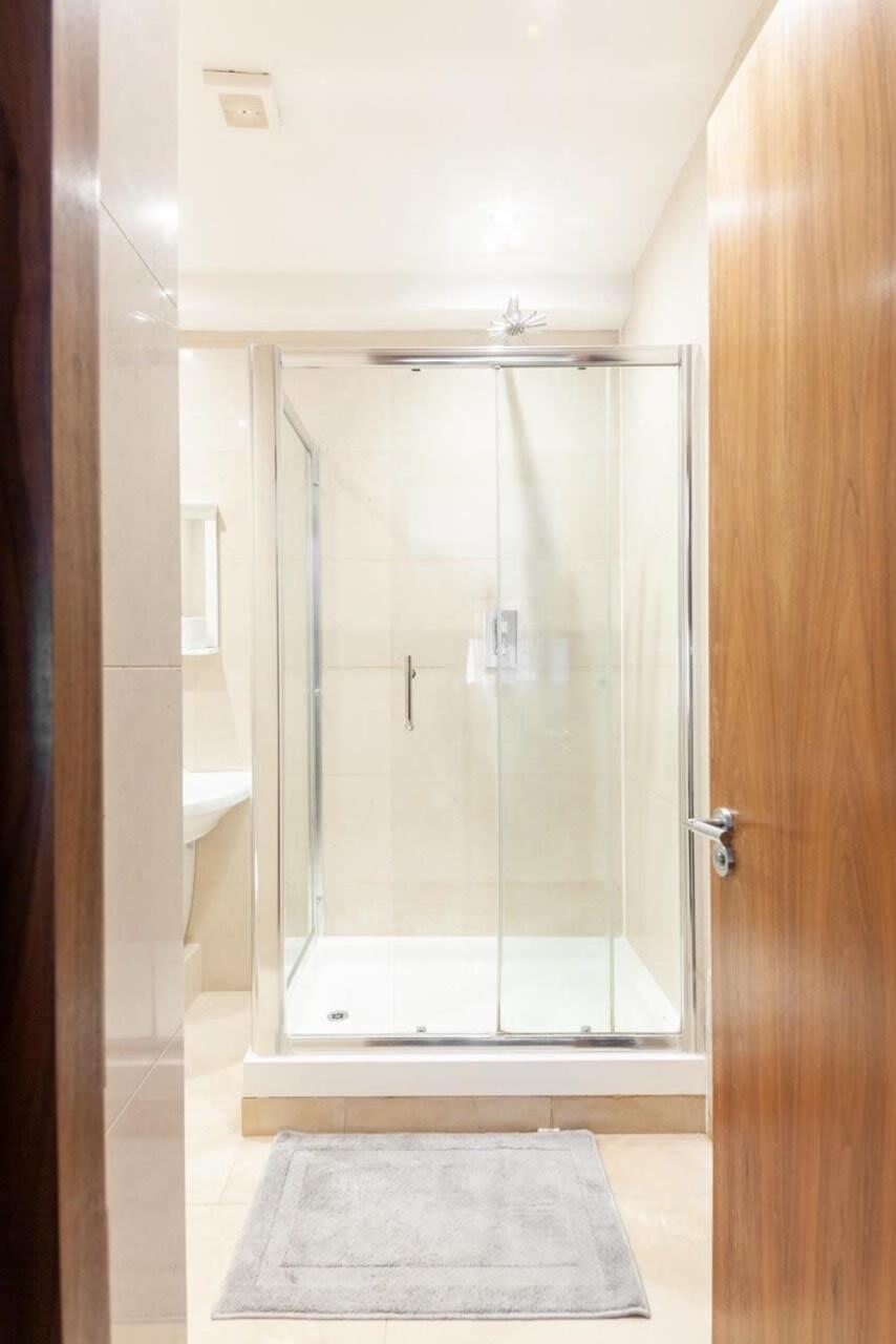 Apartment Modern And Comfortable Air-conditioned 2br Flat