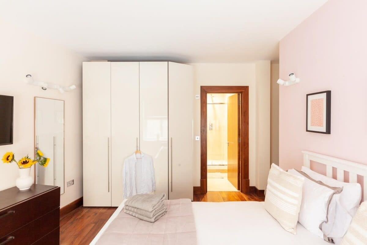 Apartment Modern And Comfortable Air-conditioned 2br Flat London
