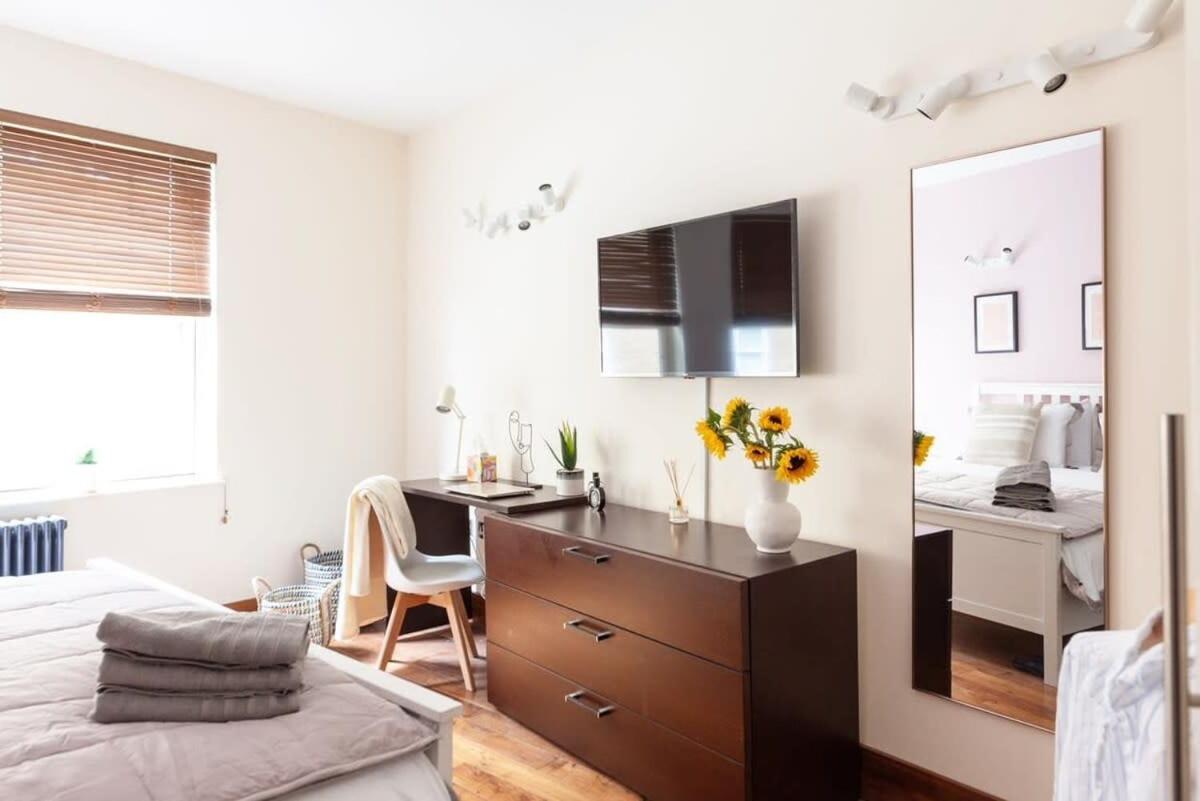 Apartment Modern And Comfortable Air-conditioned 2br Flat London
