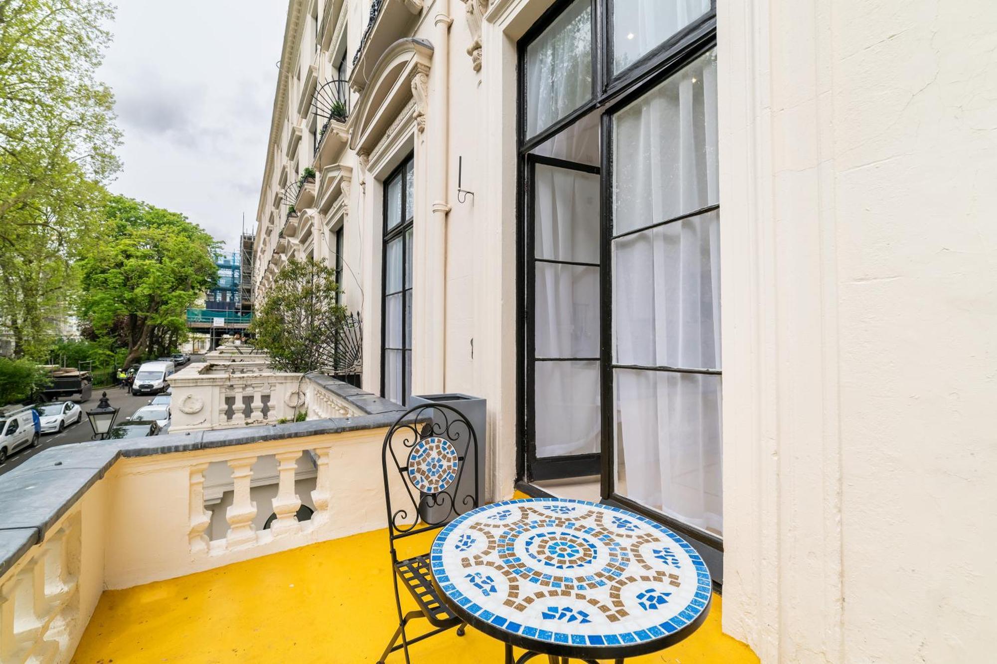 Cozy In Queen's Garden Apartment