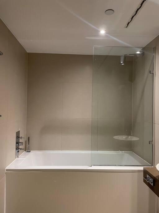 Apartment Modern W/ Canal View London