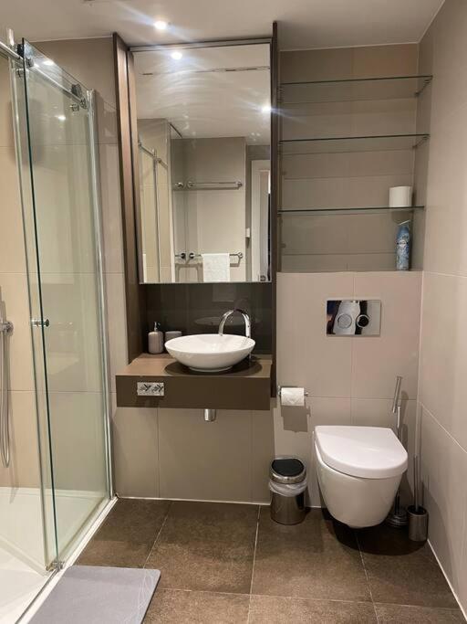 Apartment Modern W/ Canal View London