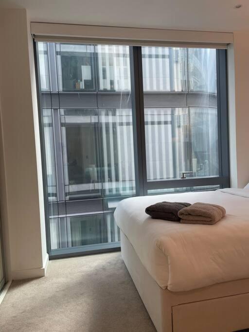 Modern W/ Canal View * London