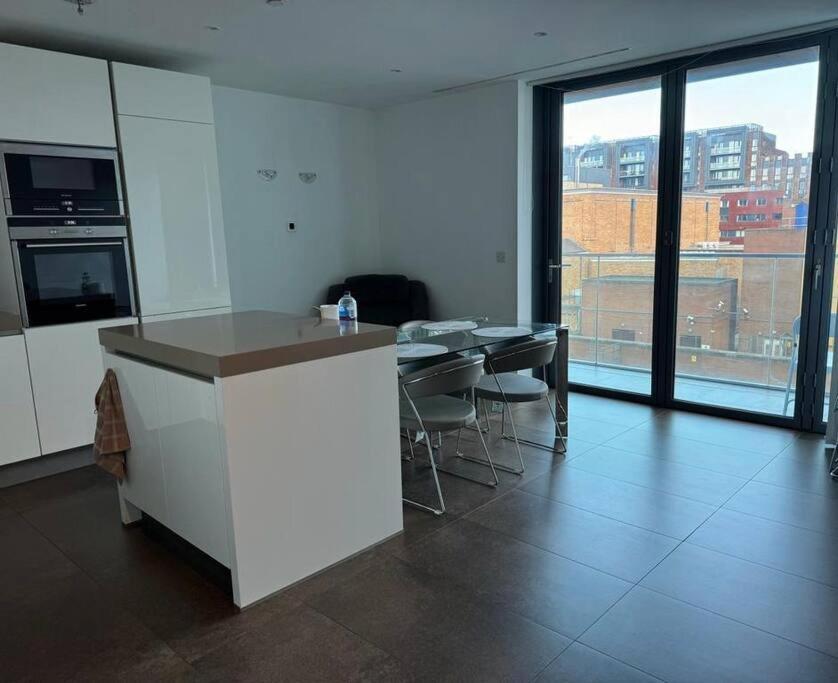 Apartment Modern W/ Canal View *