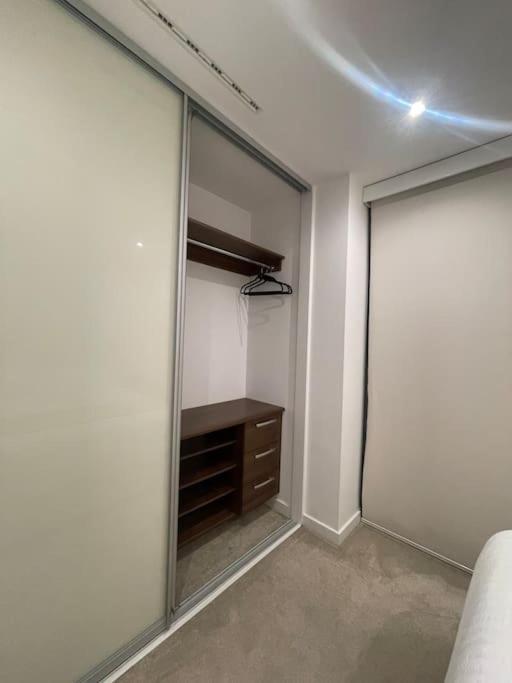 Apartment Modern W/ Canal View London