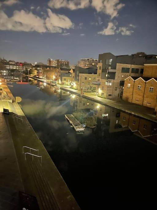 Modern W/ Canal View * London