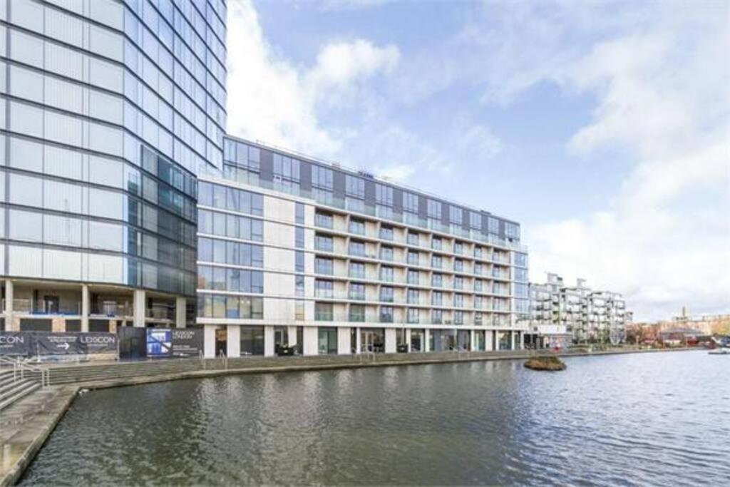 Modern W/ Canal View * London
