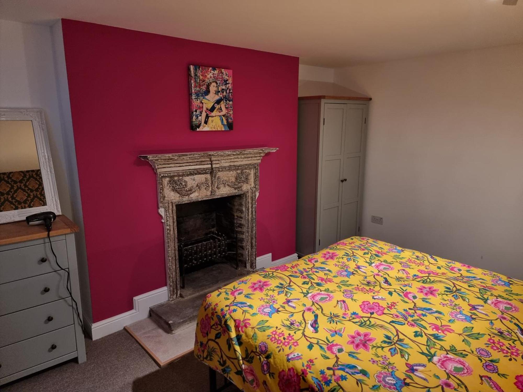 Apartment Entire Ground Floor Flat, Free Off-street Parking And Large Garden *