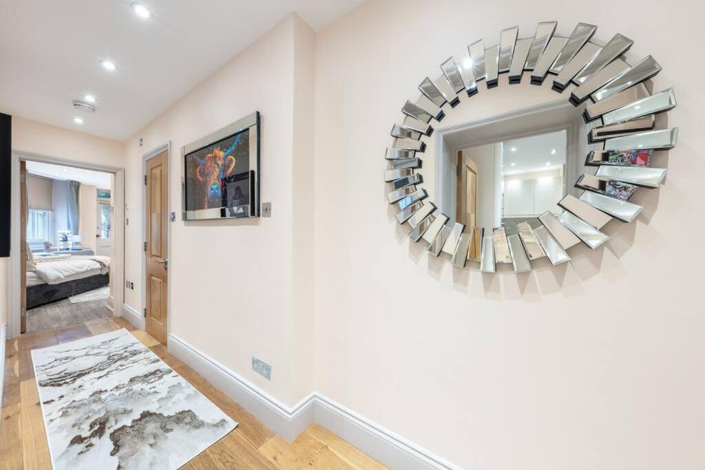 Apartment 2 Bed / 2 Bath Versace In Knightsbridge
