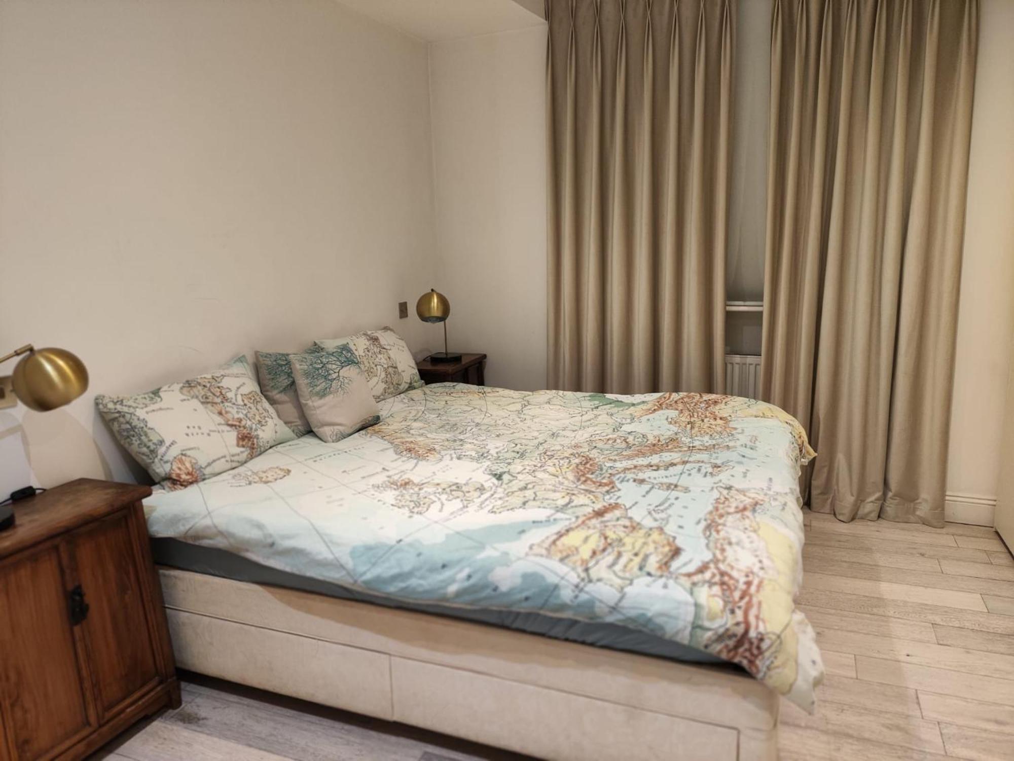 2/3 Bedroom Flat, Chelsea Free Parking Apartment London