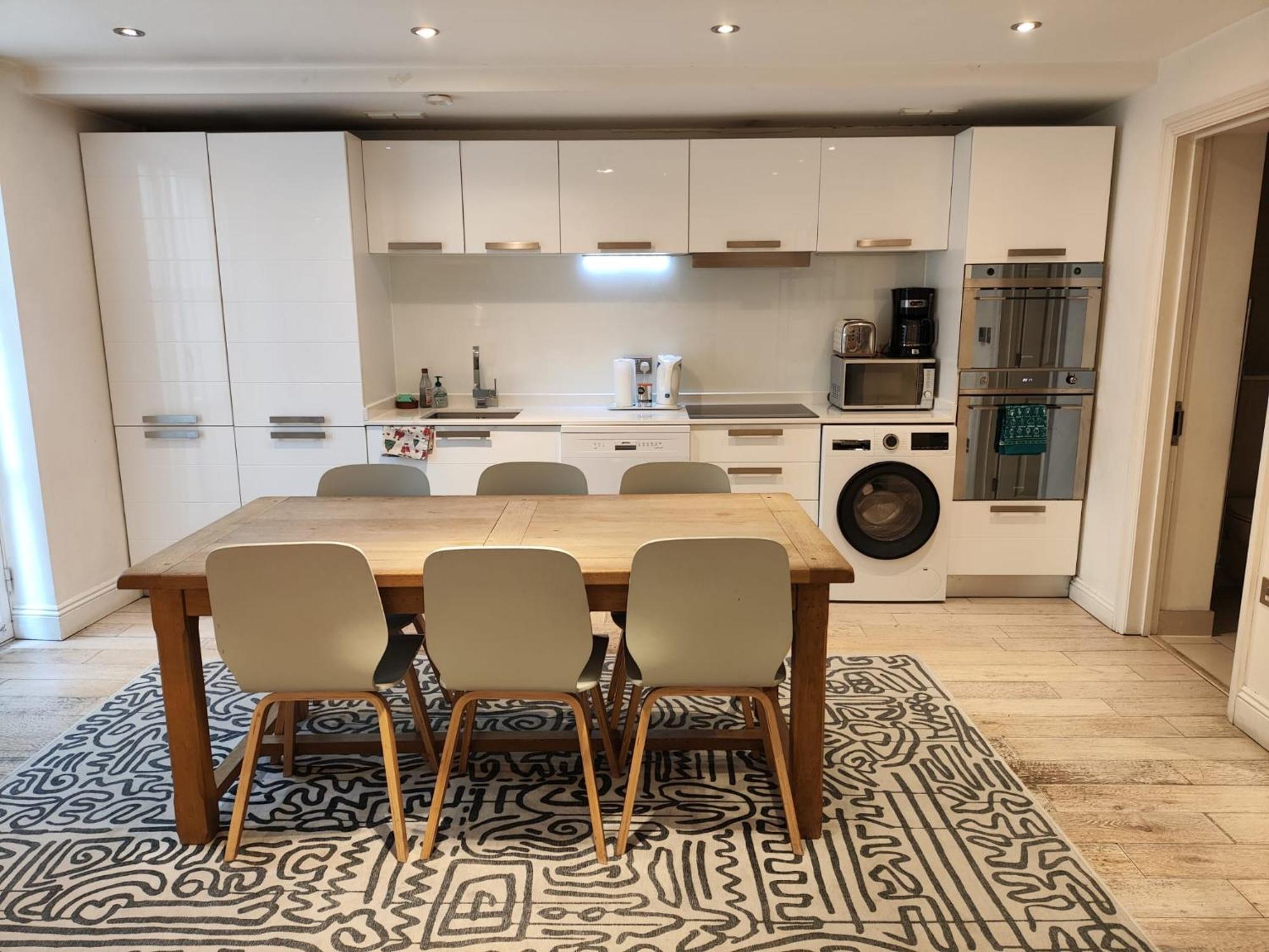2/3 Bedroom Flat, Chelsea Free Parking Apartment *
