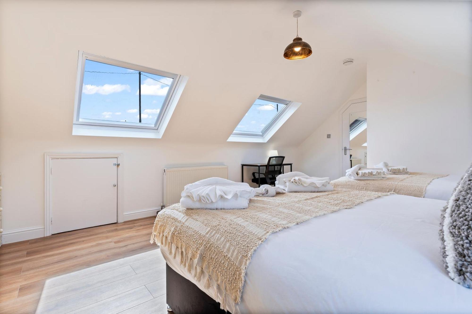 Apartment Heart Of Acton - Perfect For Large Groups