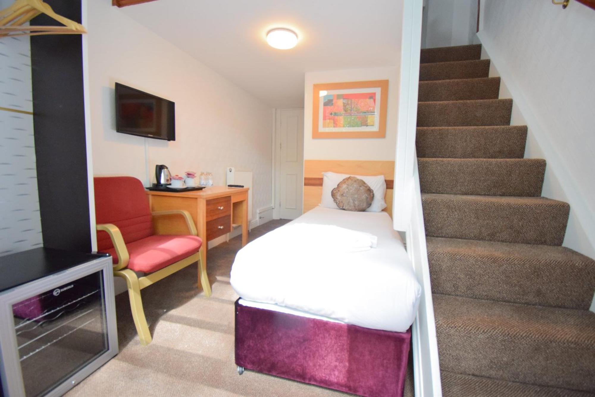 Hotel Pembridge Palace 3*