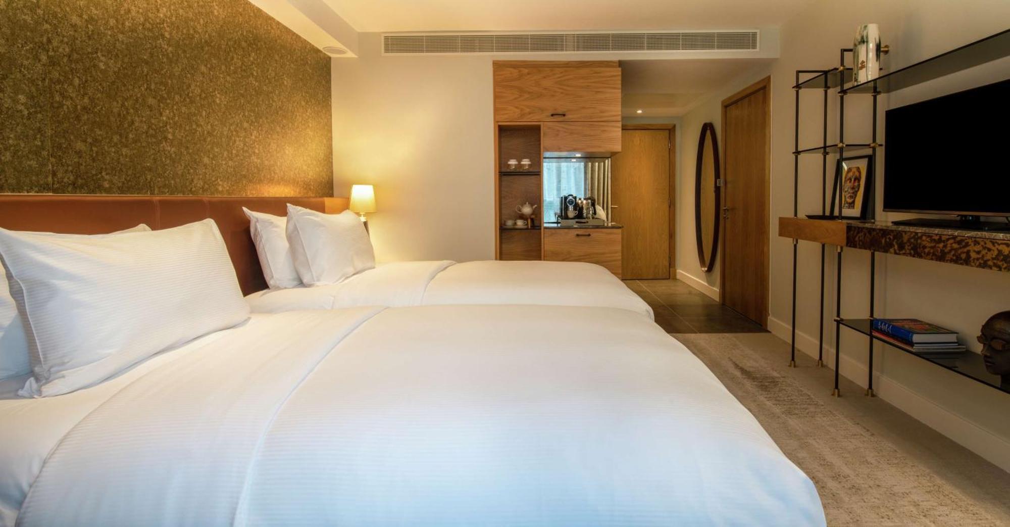Lincoln Plaza London, Curio Collection By Hilton