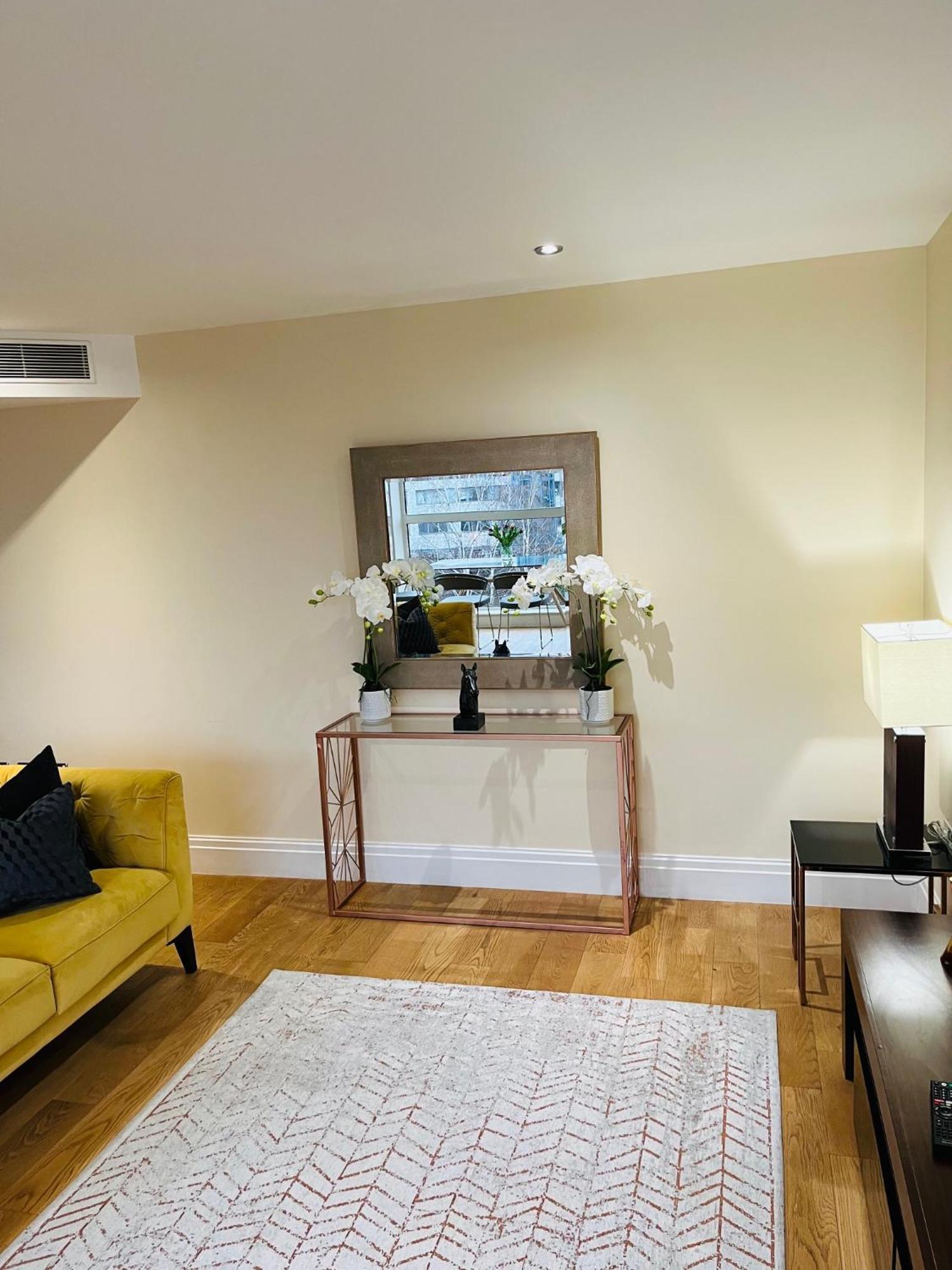 Thames View Apartment, Imperial Wharf London