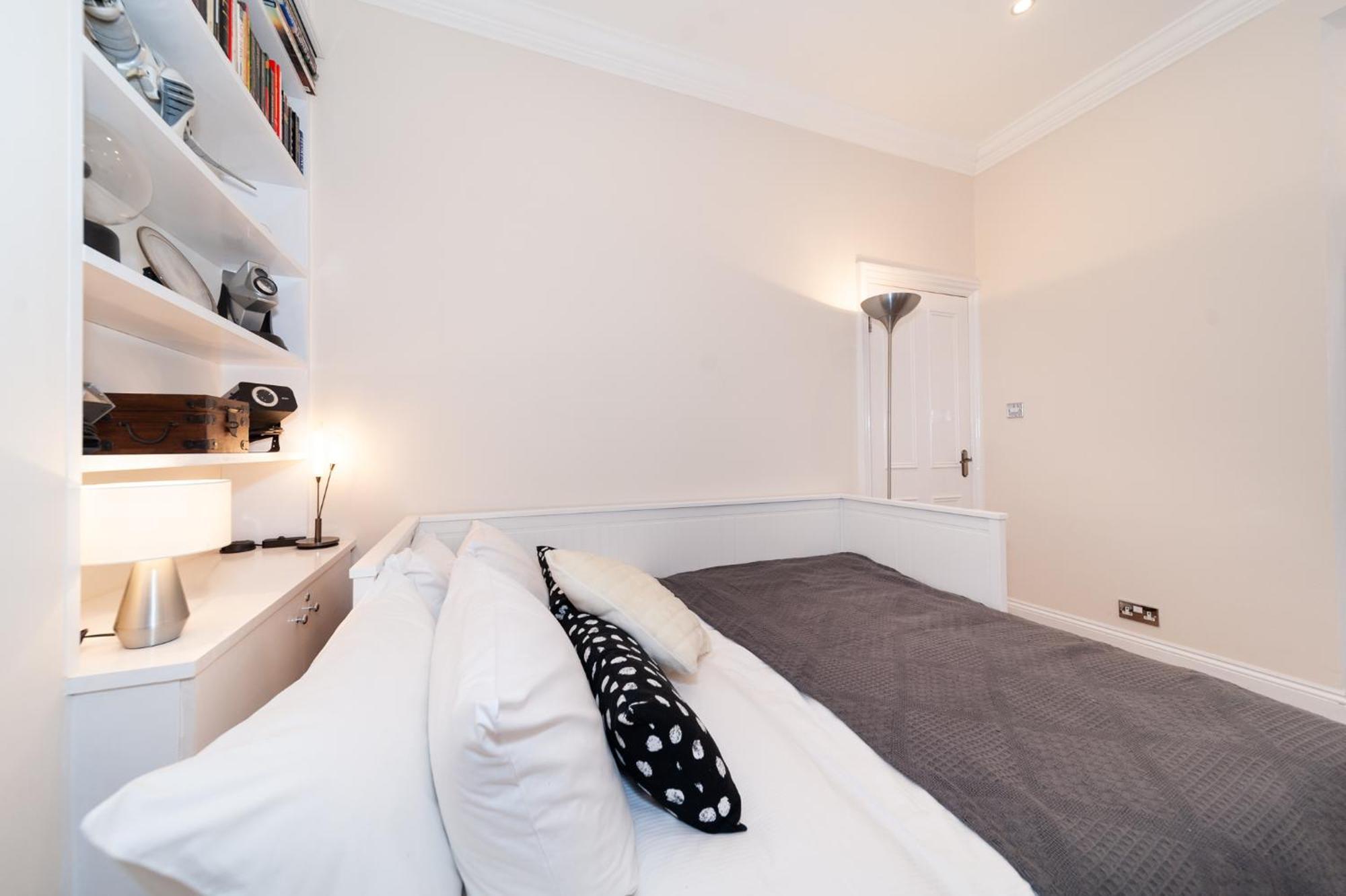 Apartment - Great Location