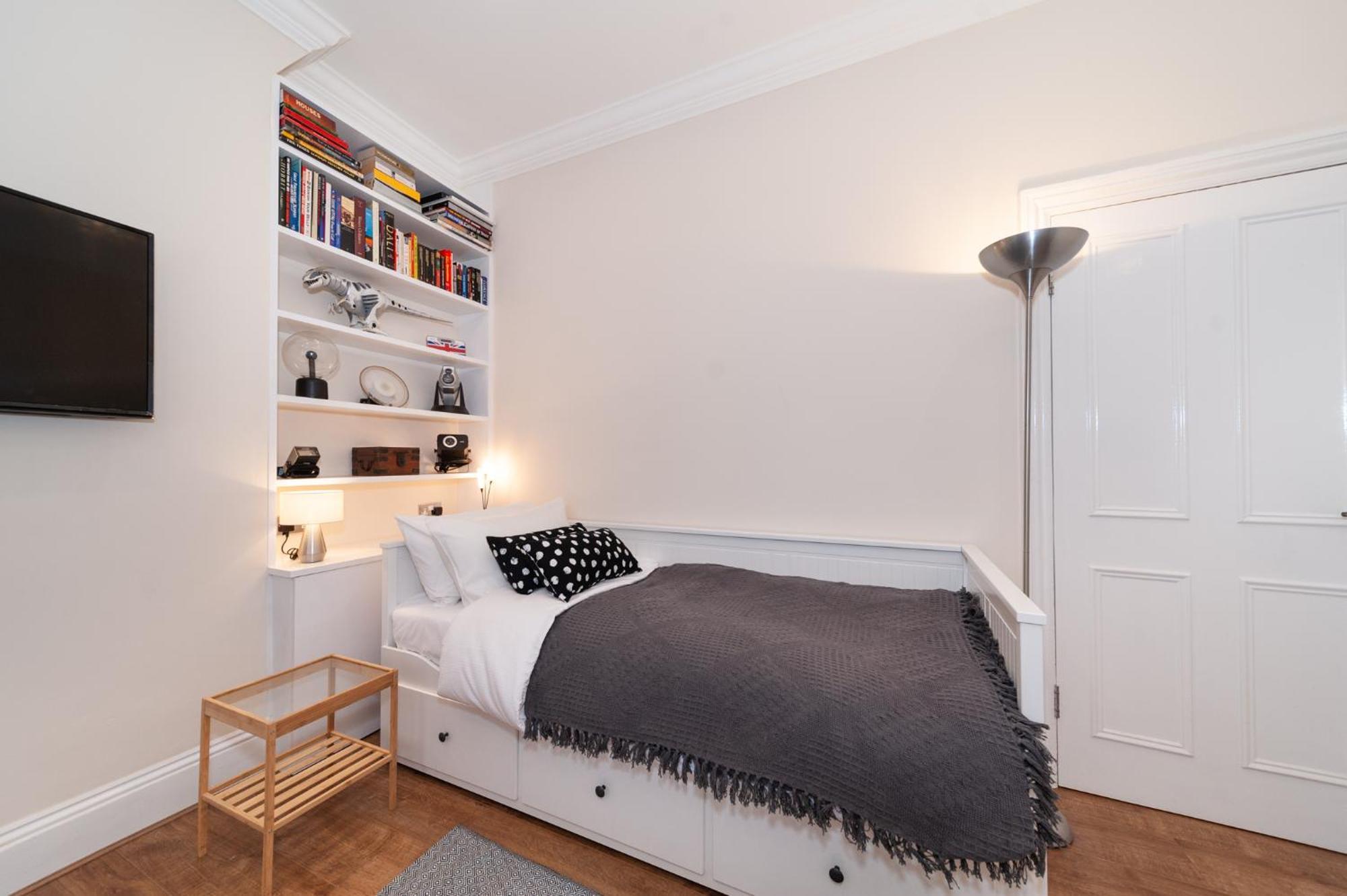 Apartment - Great Location *