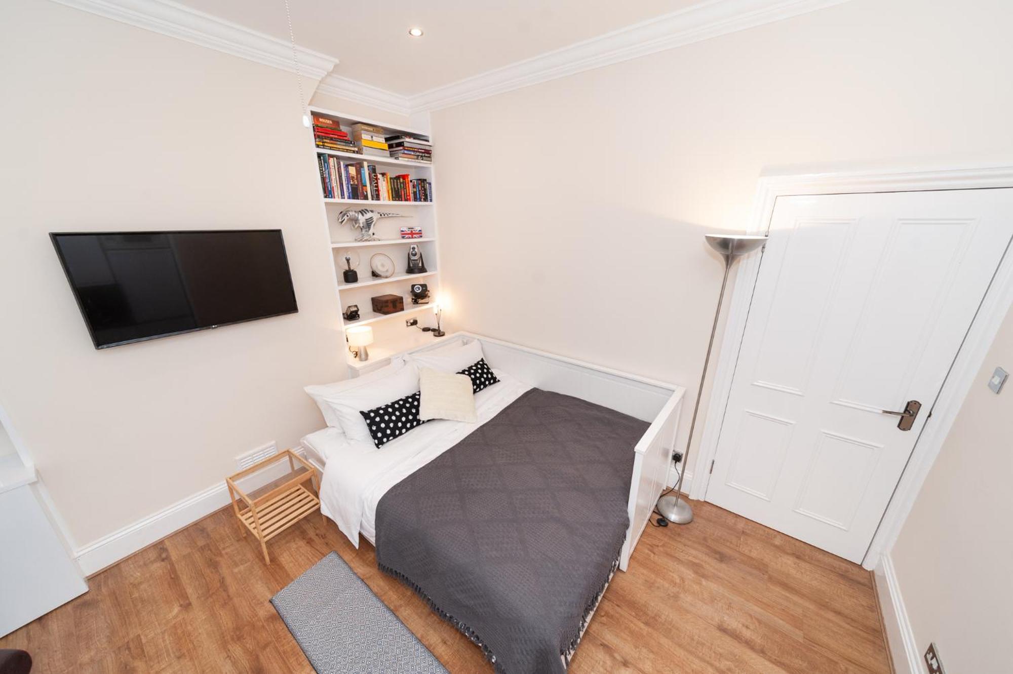 Apartment - Great Location