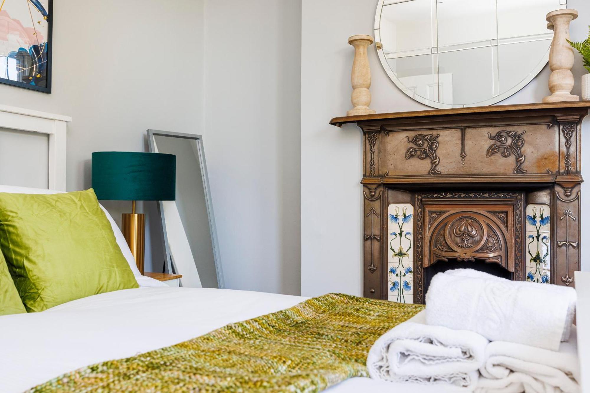 Casa de férias 6 Bedroom House By Av Acton Sleeps 11 Free Parking Londres