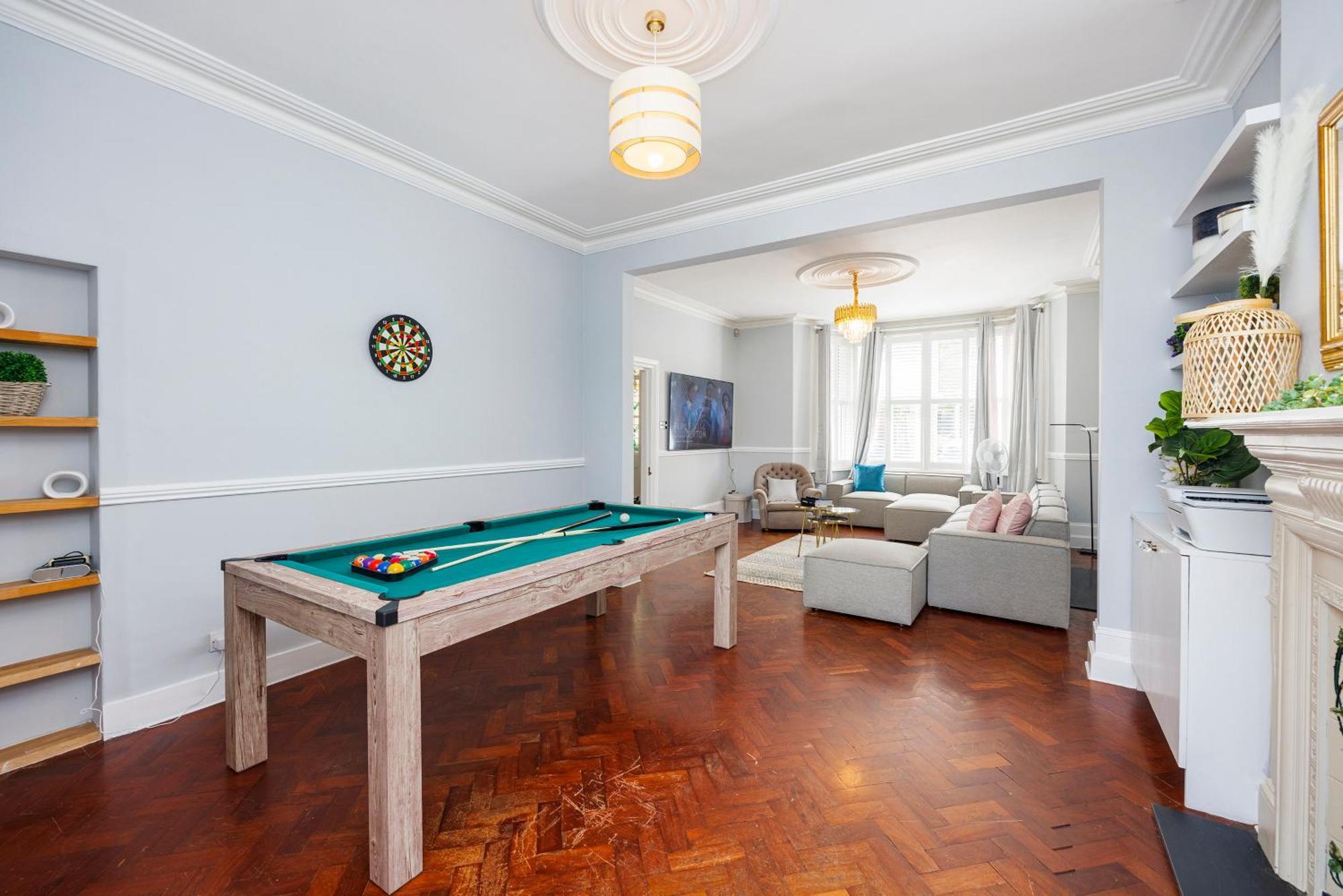 Casa de férias 6 Bedroom House By Av Acton Sleeps 11 Free Parking Londres