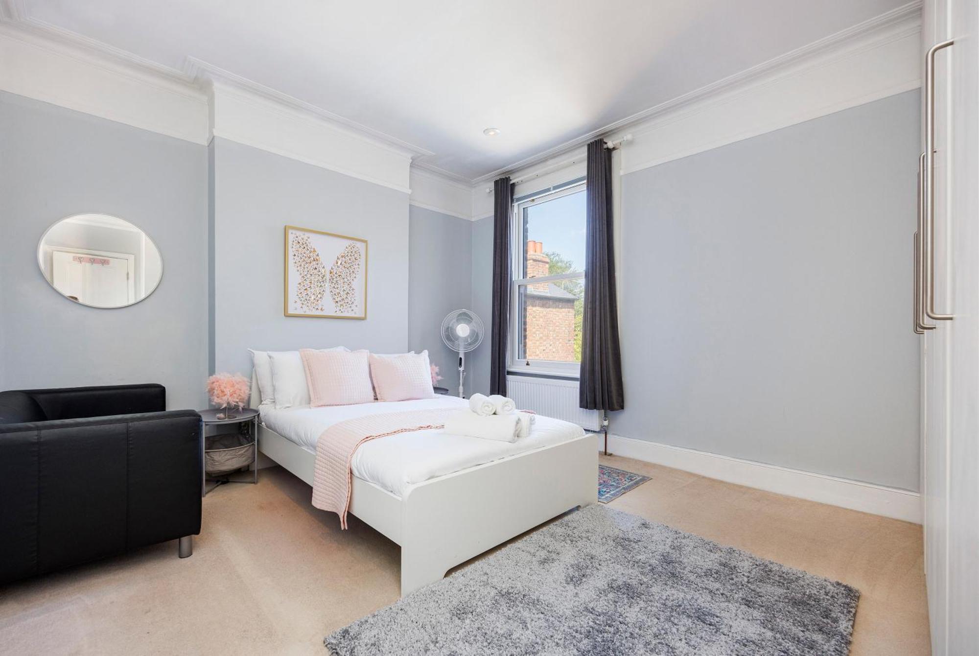Casa de férias 6 Bedroom House By Av Acton Sleeps 11 Free Parking Londres