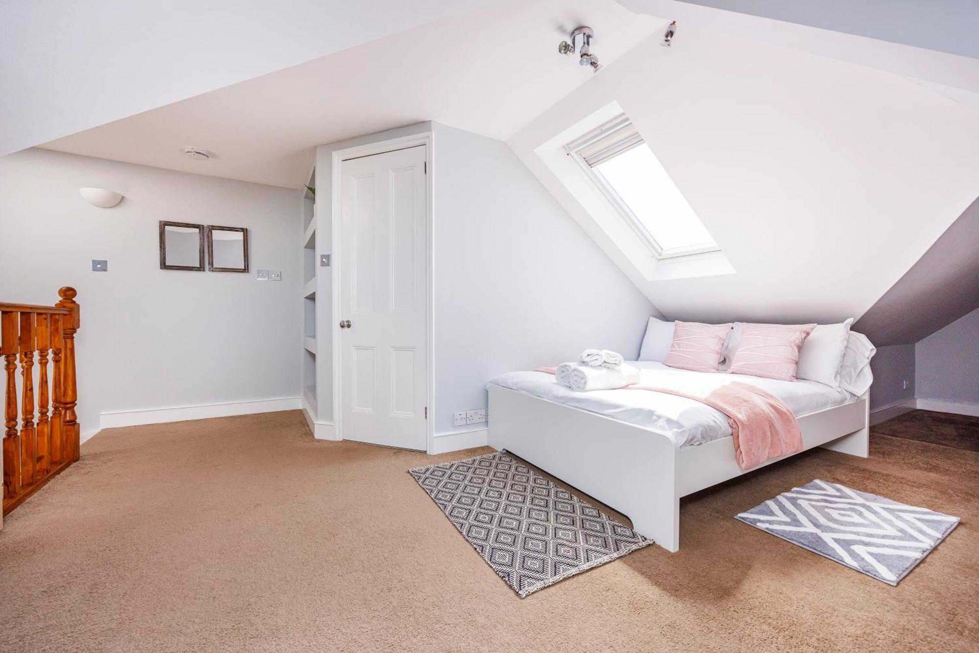 Casa de férias 6 Bedroom House By Av Acton Sleeps 11 Free Parking