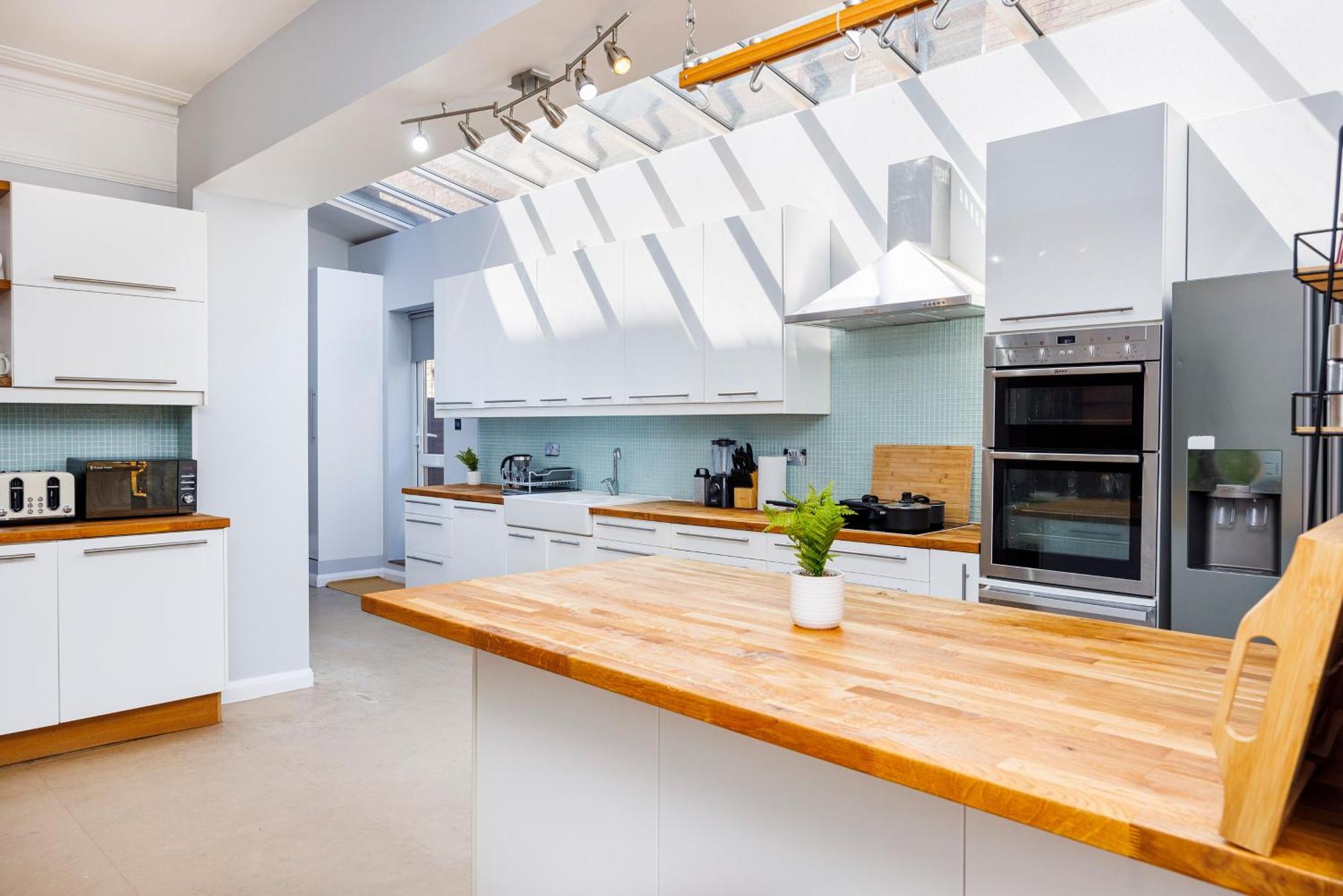 Casa de férias 6 Bedroom House By Av Acton Sleeps 11 Free Parking Londres