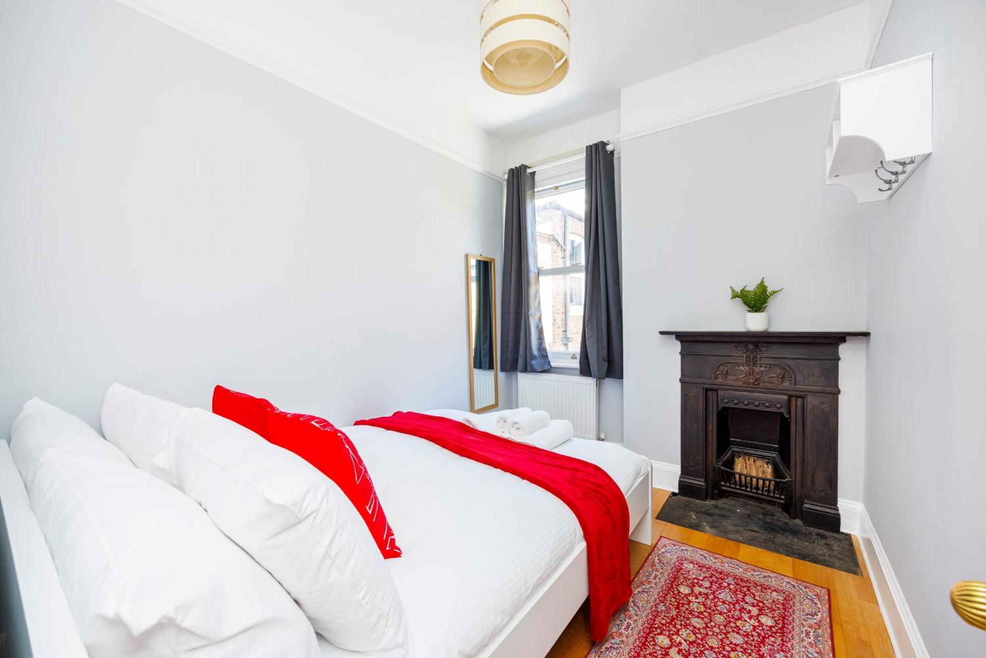 Casa de férias 6 Bedroom House By Av Acton Sleeps 11 Free Parking Londres
