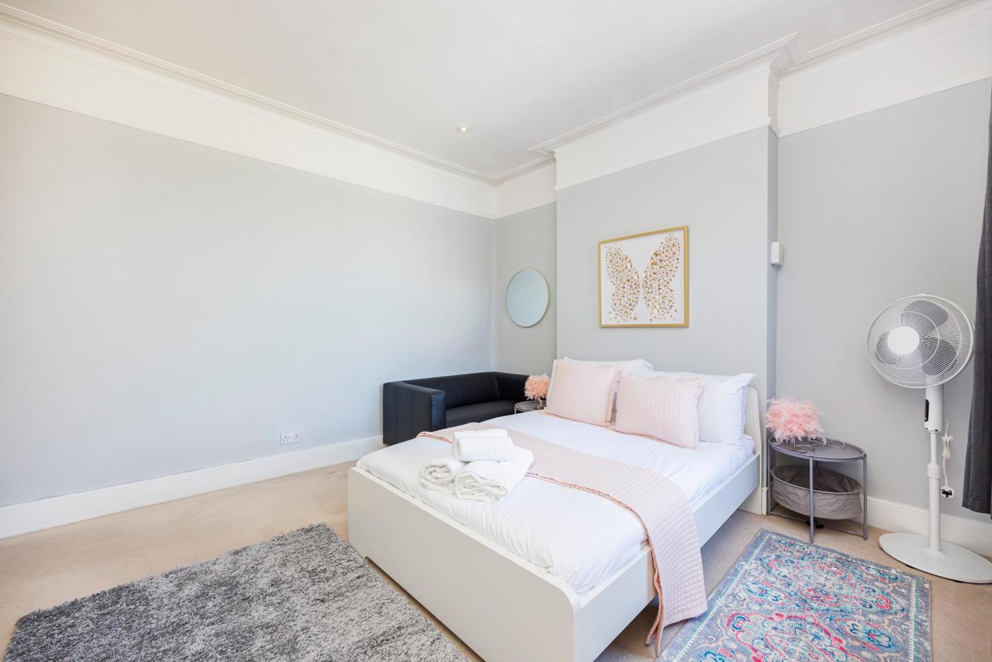 Casa de férias 6 Bedroom House By Av Acton Sleeps 11 Free Parking